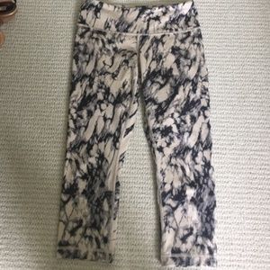 Lululemon Cropped Black/Tan Tye-Dye Leggings